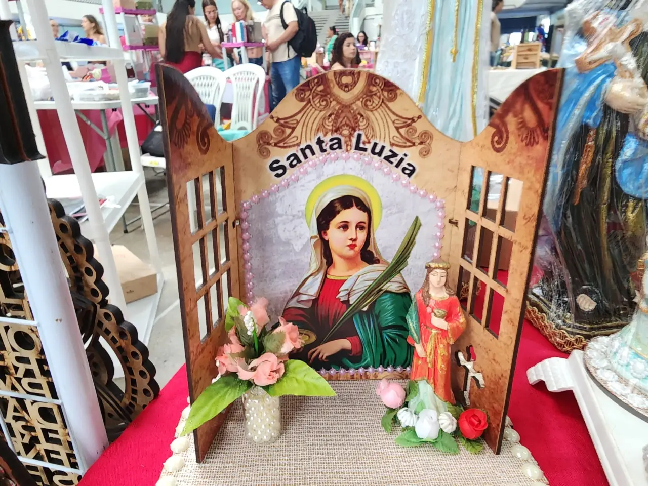 Oratório de Santa Luzia em madeira
